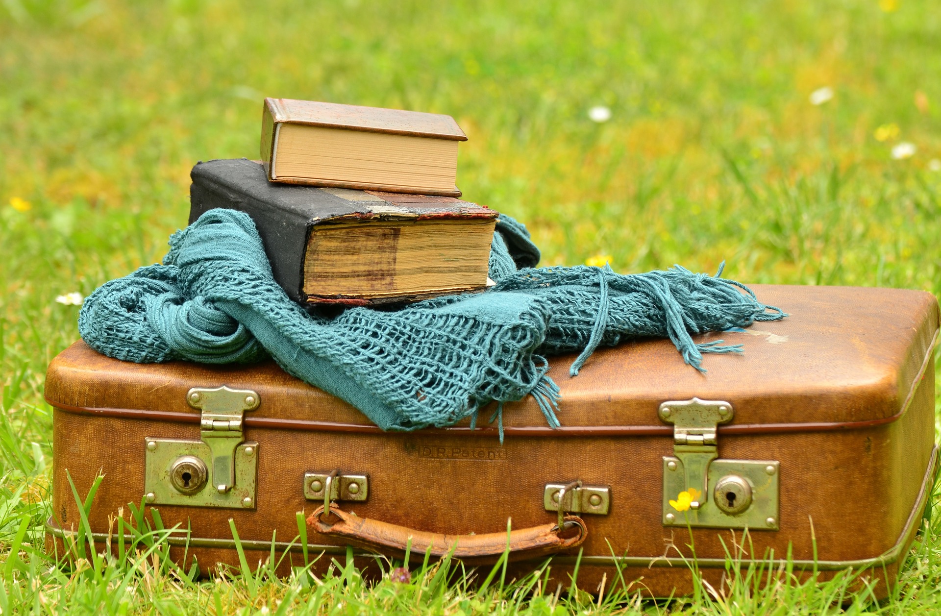 expat nest less is more essentialism