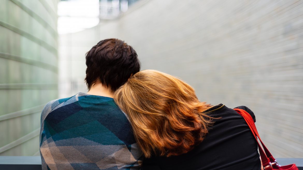 how to support a loved one through loss expat nest kulli kittus KQfxVDHGCUg unsplash