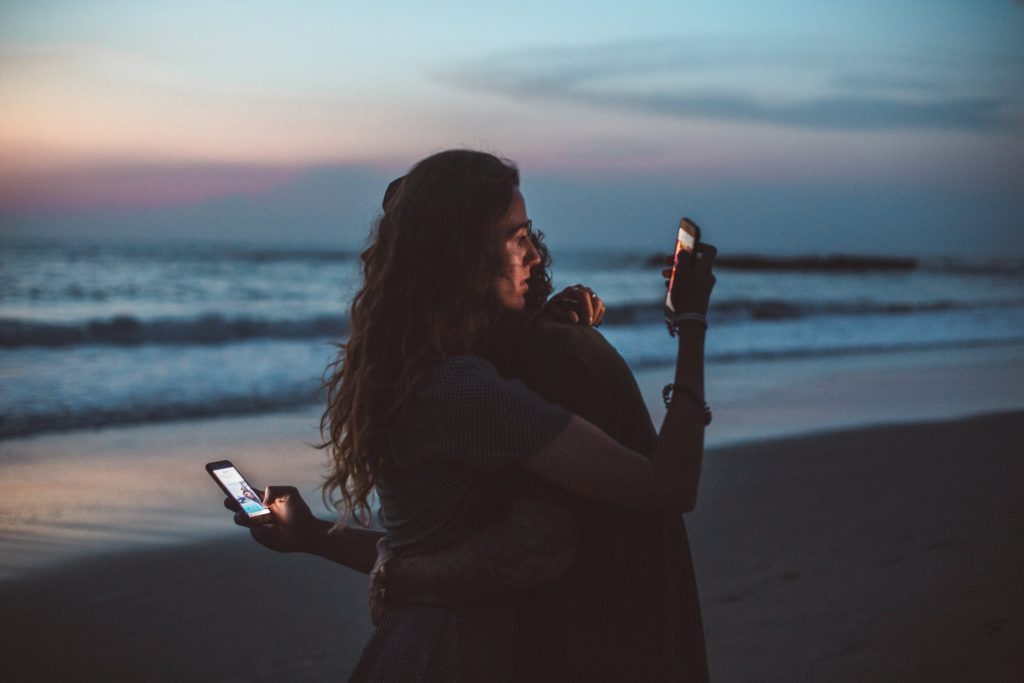 smartphone addiction signs symptoms  tips expat nest