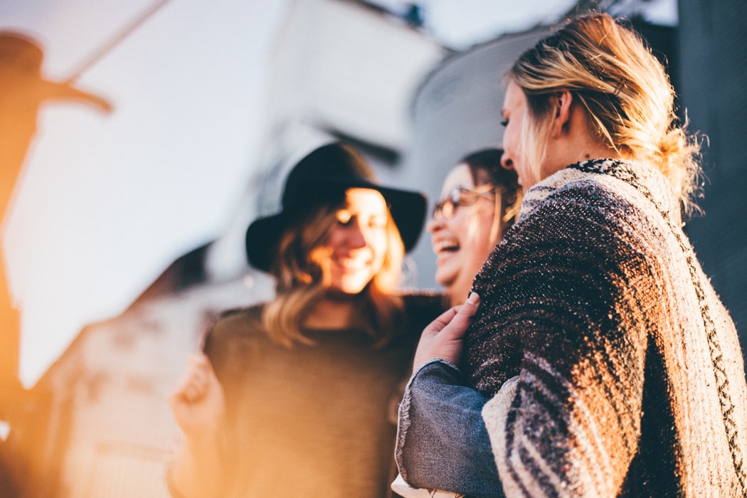 friendship without borders expat nest Priscilla Du Preez Unsplash