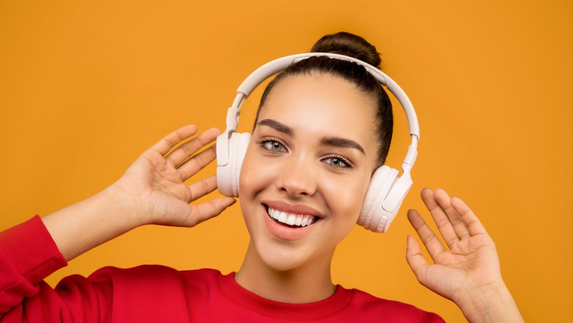 expat nest podcast interviews pexels sound on 3756773