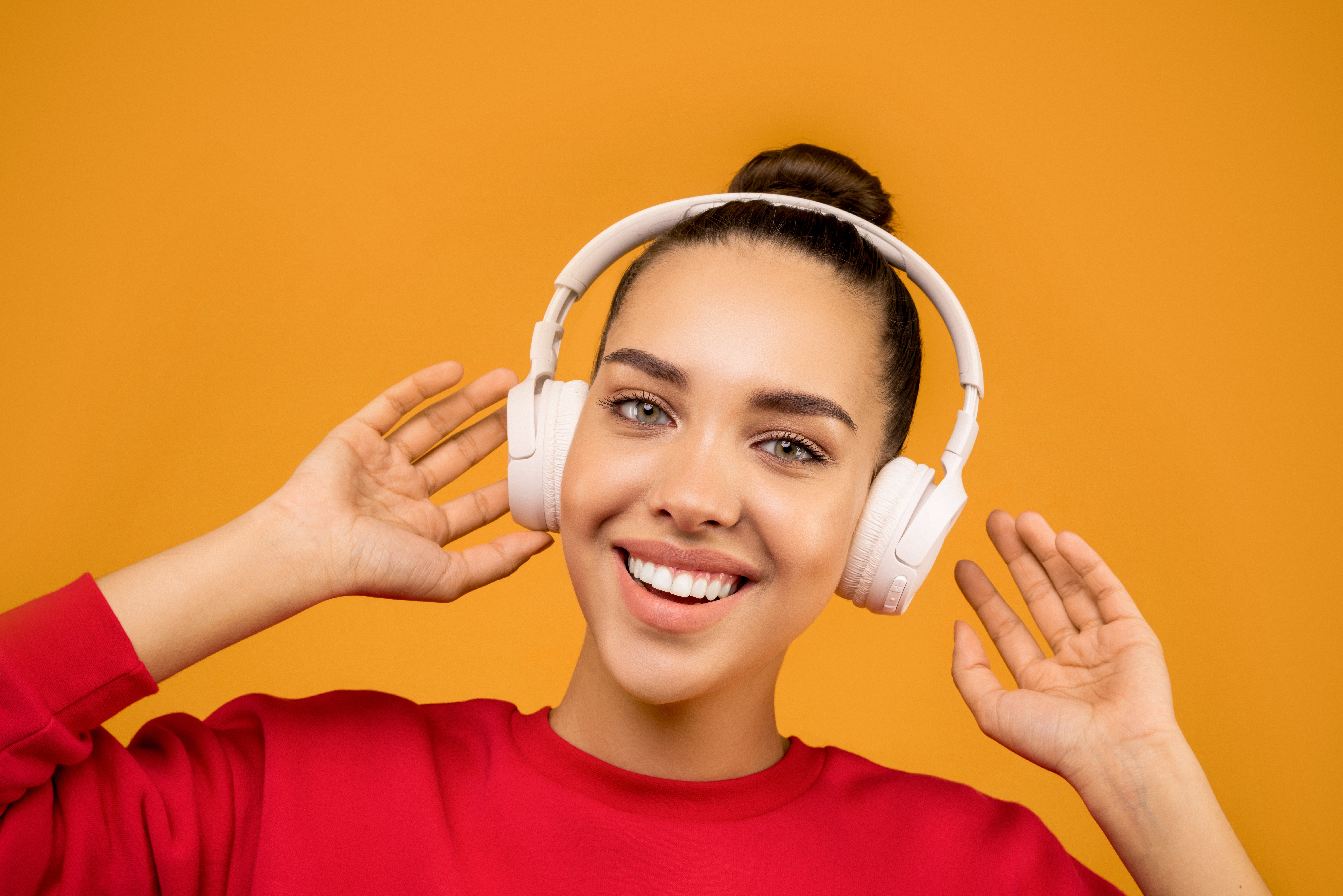 expat nest podcast interviews pexels sound on 3756773